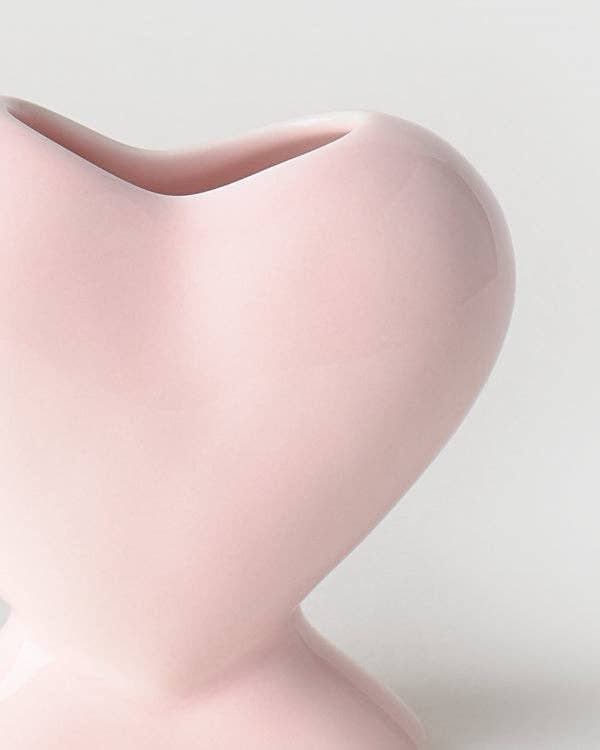 Vase in Rosa und Herzform